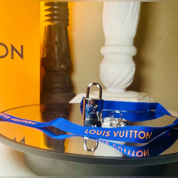 LOUIS VUITTON Silver Lock & Key #315 - Picture 7 of 10